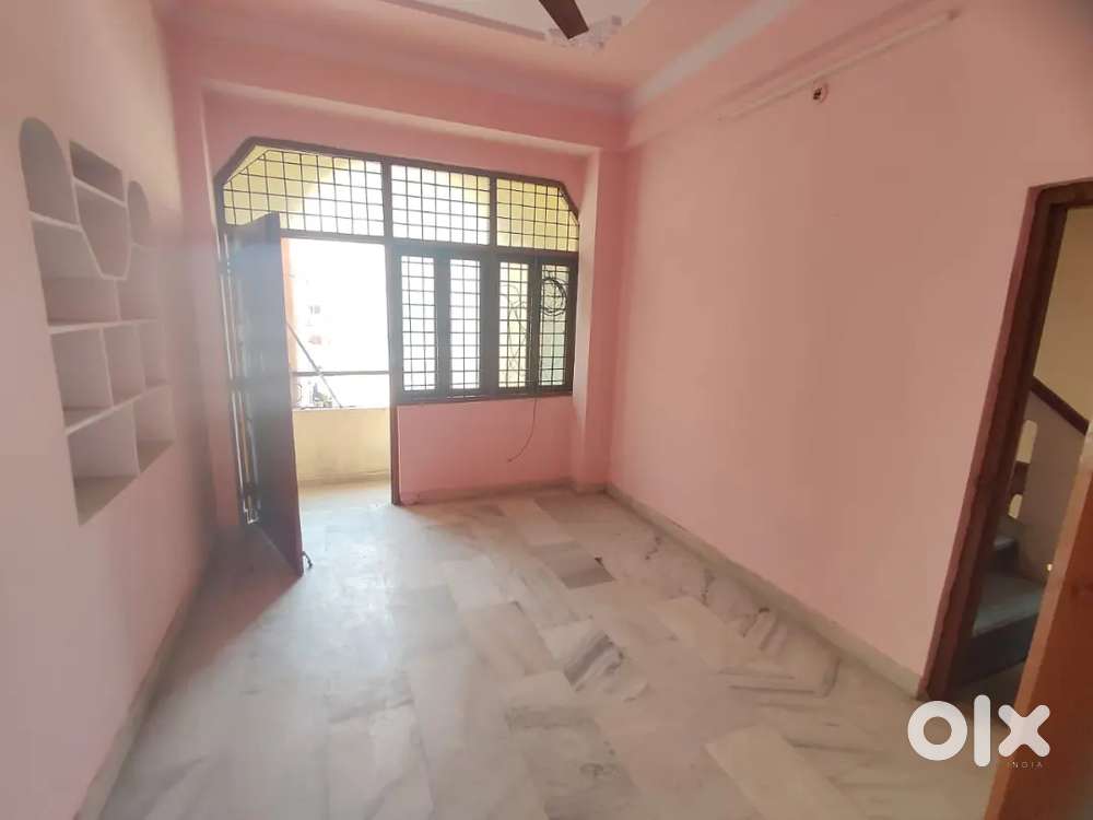 Only 1 room for rent can use for store room and no washroom