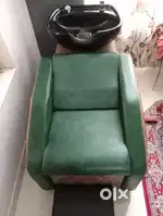 Beauty parlour hair washing bed