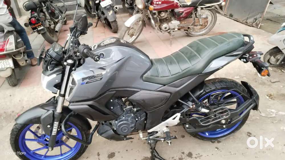 Well maintained. Fz V4 top model