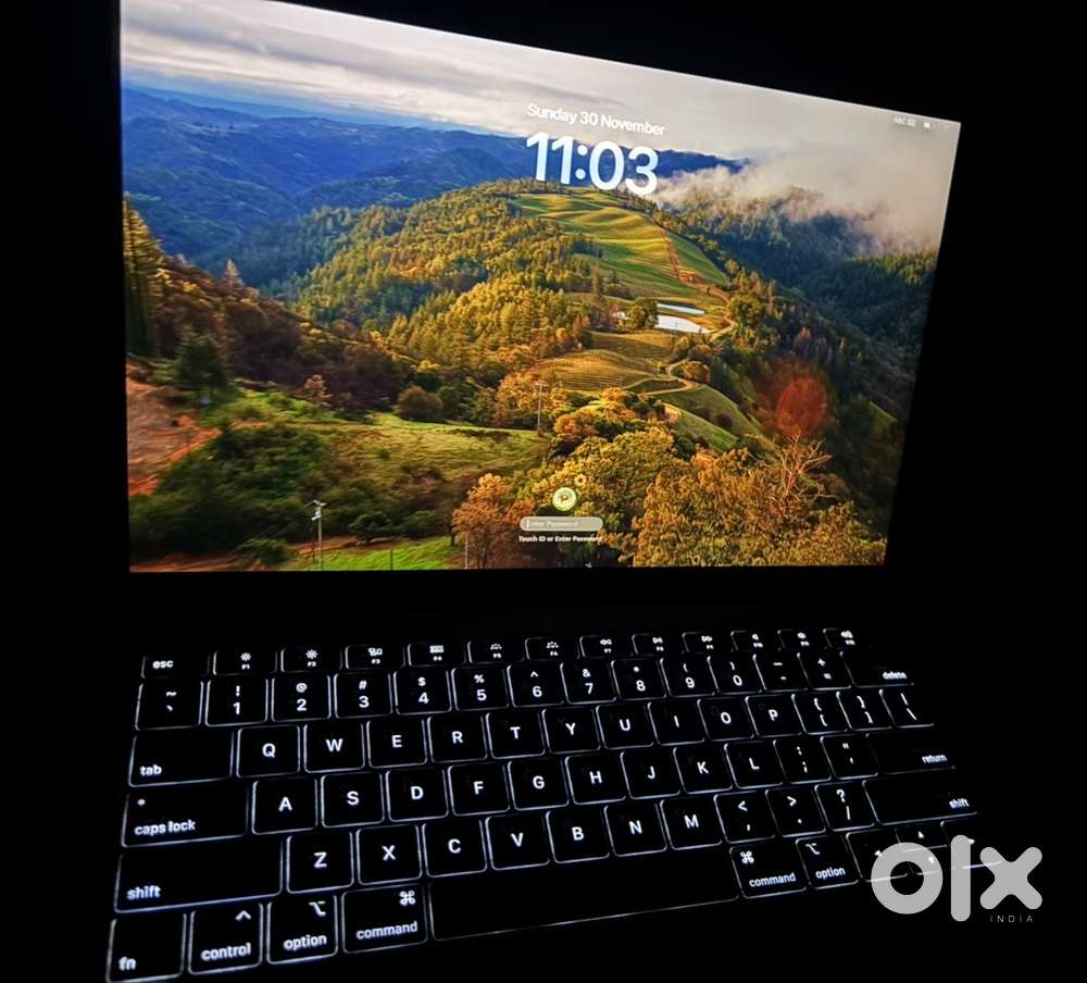 Macbook Air Dual Core Intel I5 New condition