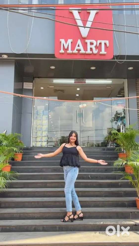 V - MART मॉल मे सेल्स के लिए पुरुष / महिला की जरूरत है