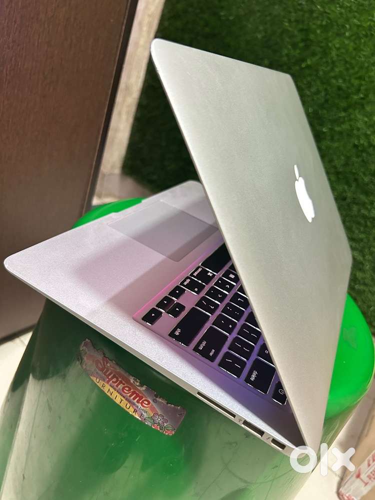 Apple Macbook Air i5 14 inc very very slim like new unused condition,