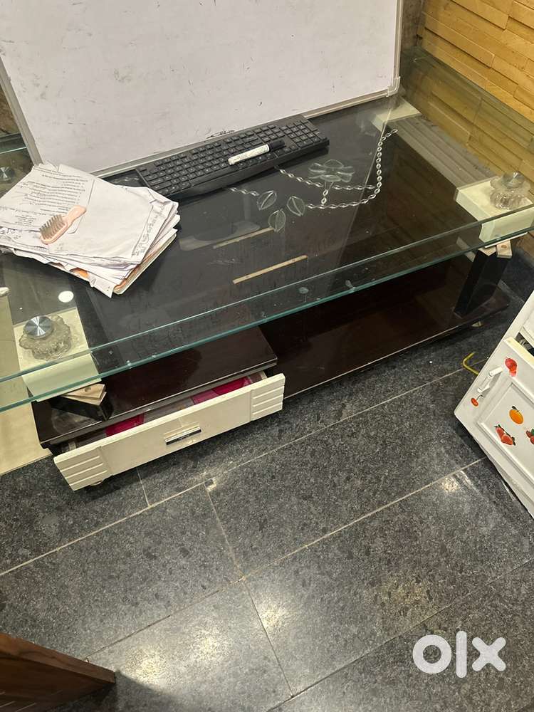 Room centre table