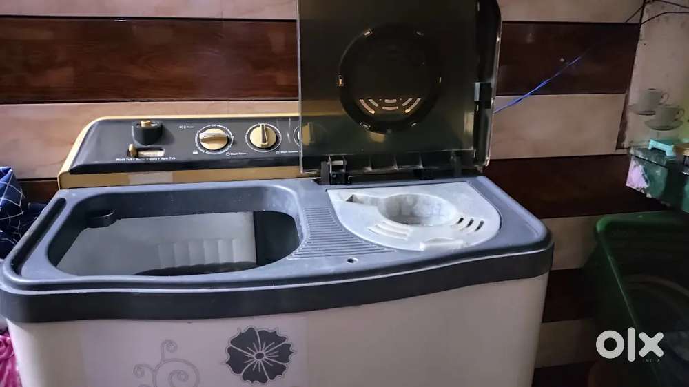 Urgently sale semi automatic Washing machine