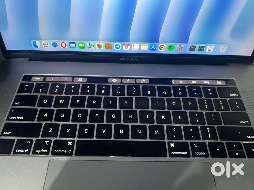 Apple macbook pro a1990