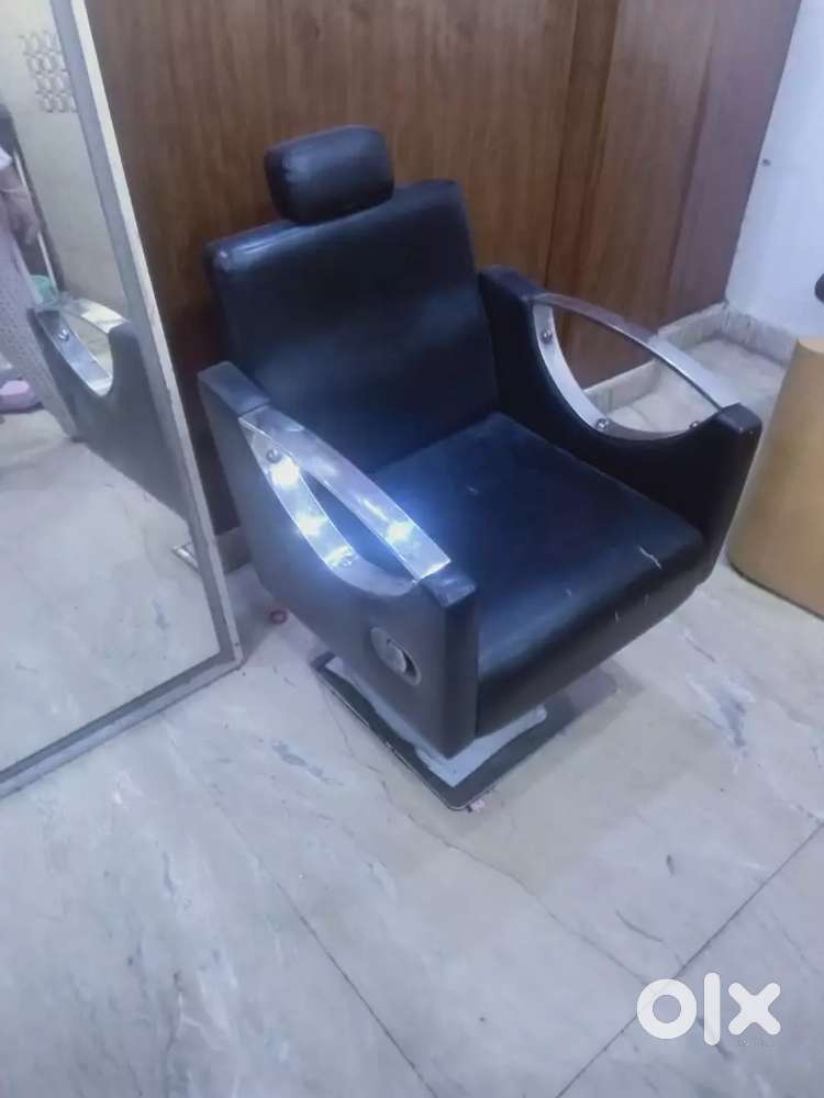 One salon chair