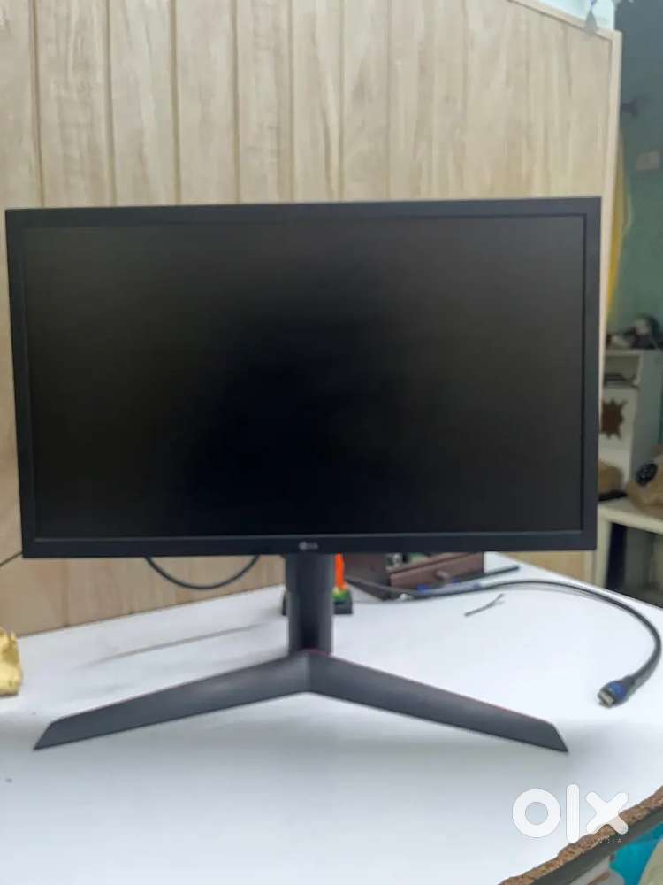 LG Ultragear 144Hz Full HD gaming monitor, height adjustable stand