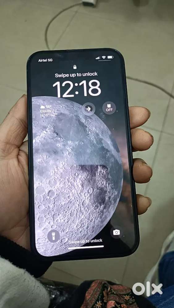 Selling iPhone 13 black colour with bill box