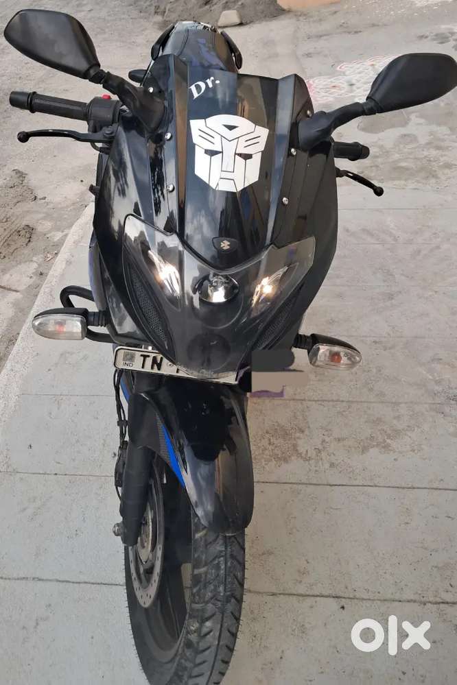 Bajaj Pulsar 220F (2019)