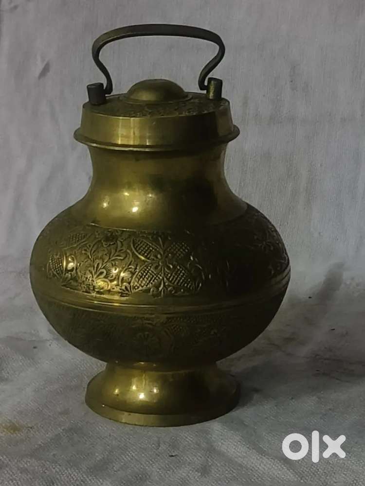 Antique pure brass solid heavy ghee pot 18 cm.
