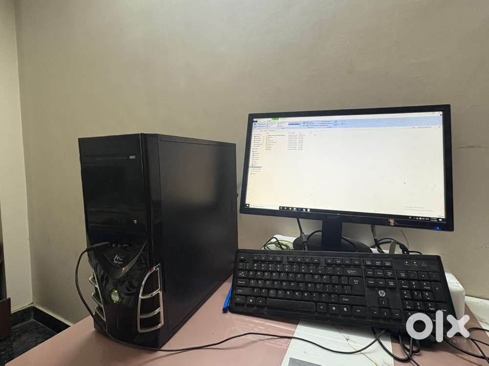 Desktop for sale- intel i3 processor, 1TB HD, & GB RAM