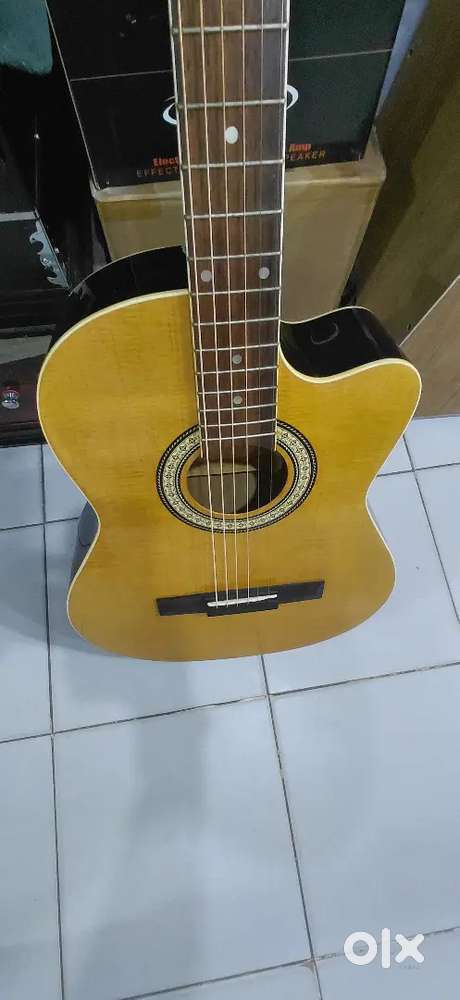 Pluto guitar in natural color