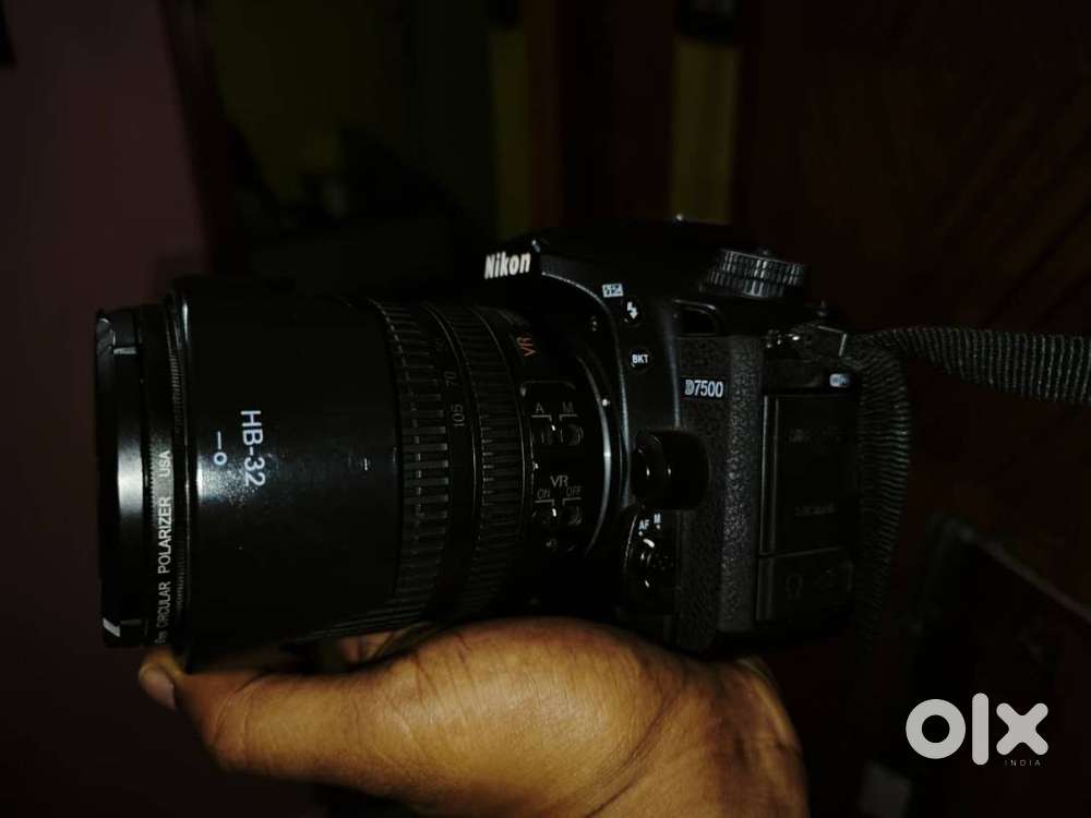 NIKON D7500 with 18-105mm Lens