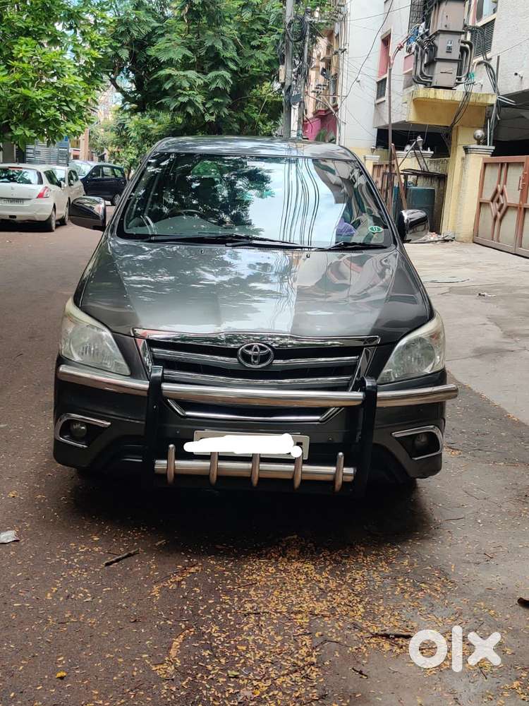 Toyota Innova 2.5 G (Diesel) 8 Seater BS IV, 2014, Diesel