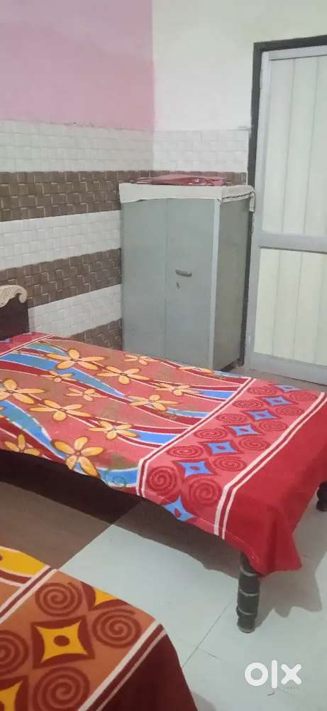 Only Boy Pg   ;Bed. Bistra.  Almirah   Gijar. Ro.Hot.  Water    Water