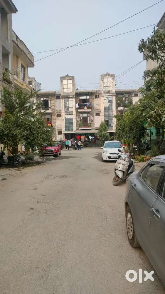 Excellent flat in modipuram extension metro at akshardham