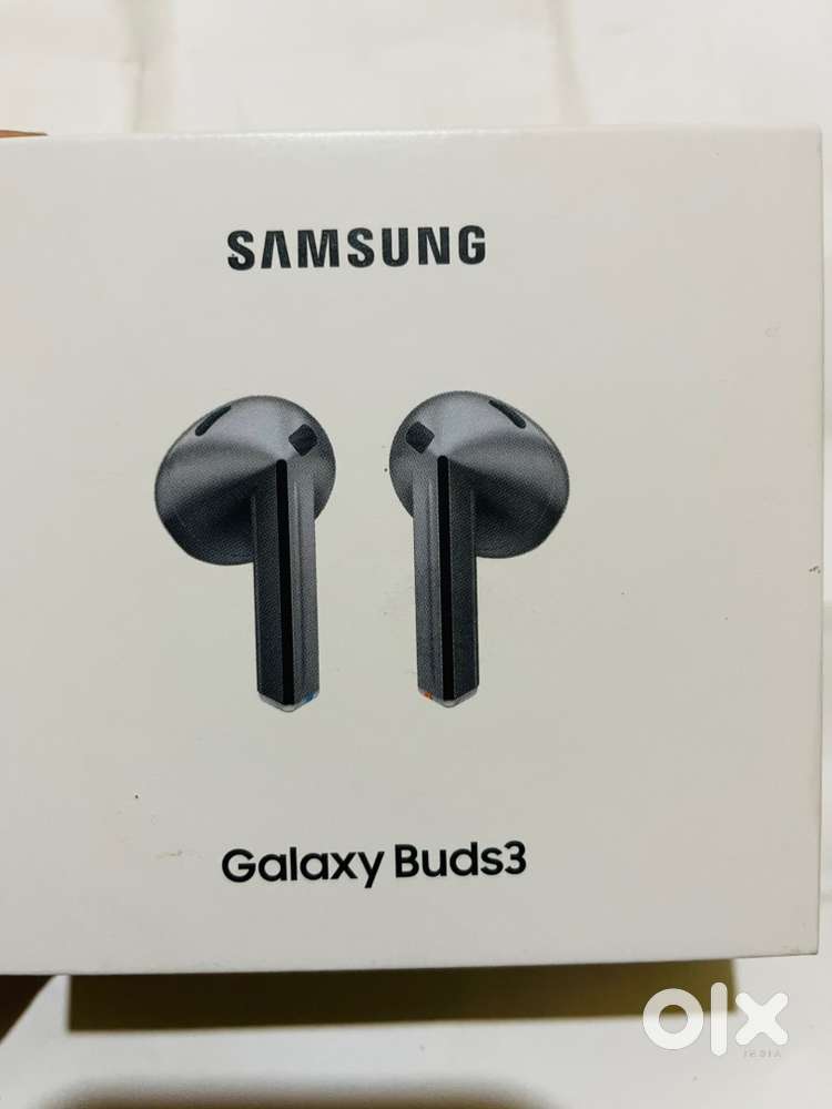 Brand new Samsung Ear Buds 3 with Brand New Fitbit 3