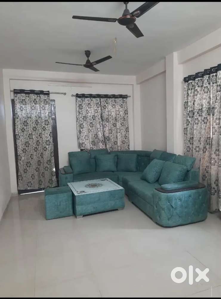 Fully furnished floor for rent for girls or airforce near Amity uni.