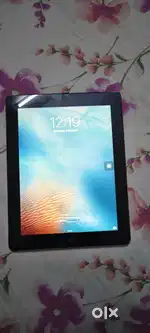 iPad2 (6th Gen) 32 GB with hard cover holder excellent Condition