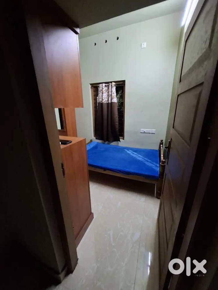 Ladies PG near thampanoor