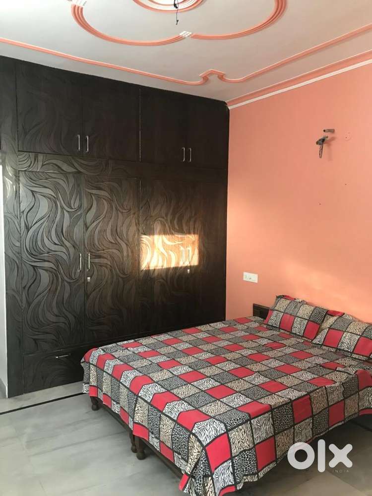 Pg for boys opp ind area sec 74