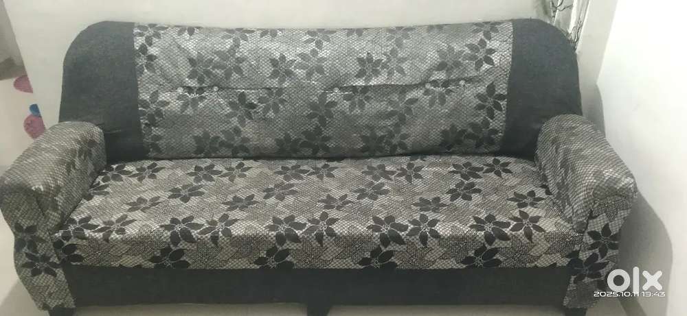 I am selling sofa for home