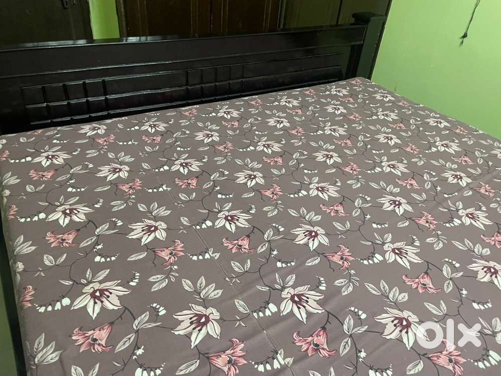 Tek wood bed