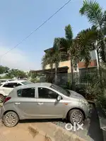 500 gaj villa for sale in F block triple story with basment with lift
