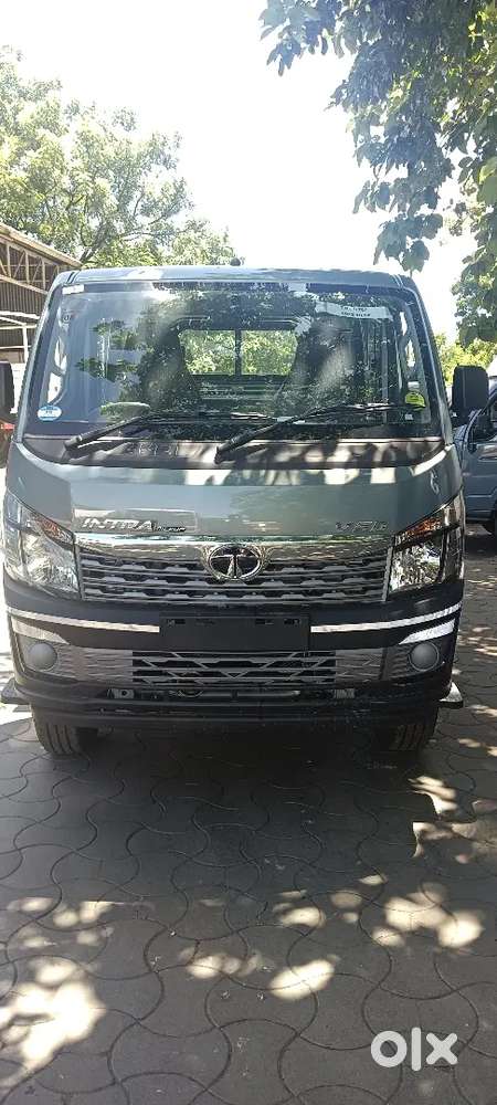Commercial vehicle showroom