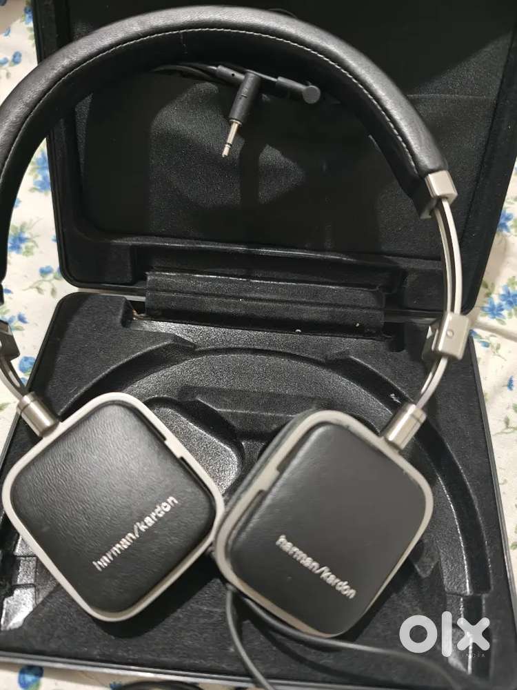 Bose and Harman Kardon On ear headphones