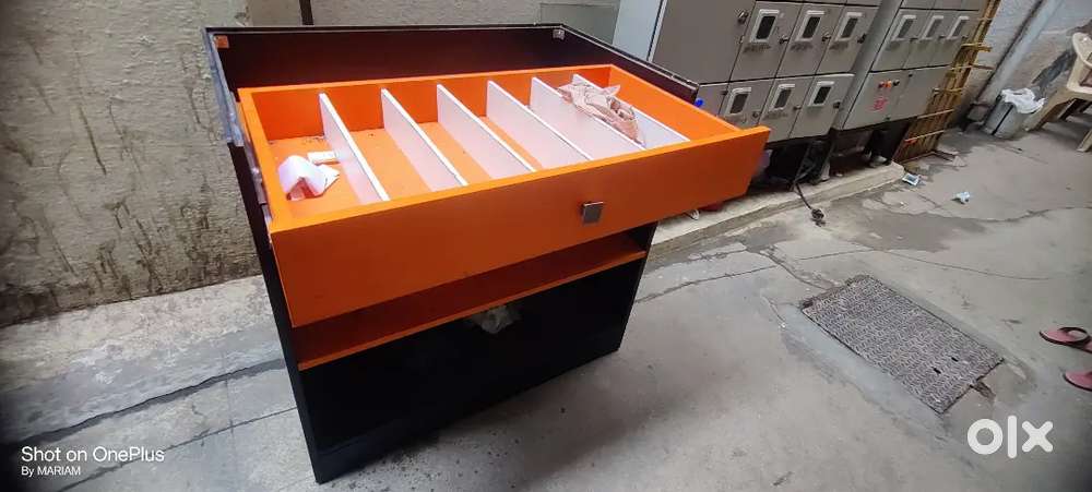 Shop Counter Table / Cash Counter – Good Condition (Glass Broken)