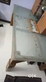 Dinigh. Table