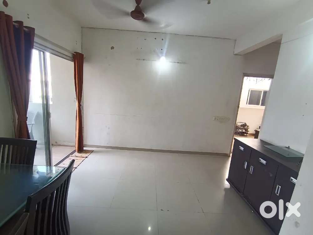2bhk Semi furnished flat on Rent for family at Makarba