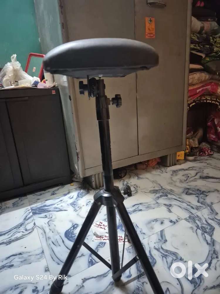 Tattoo armrest Stand with tattoo machine and niddel