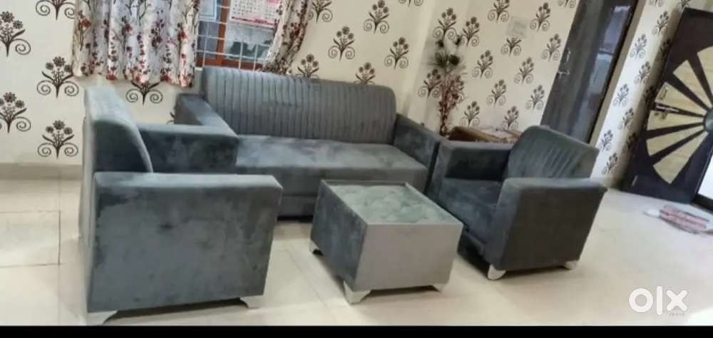 DARK SILVER COLOUR WITH BOX HANDLE AND BACK STRIPES DIRECT FROM MANUFA