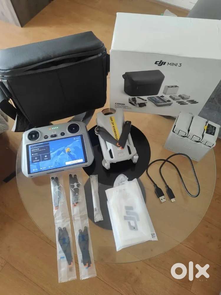 DJI Mini 3 drone + Fly More Combo (3 batt) with RC screen controller