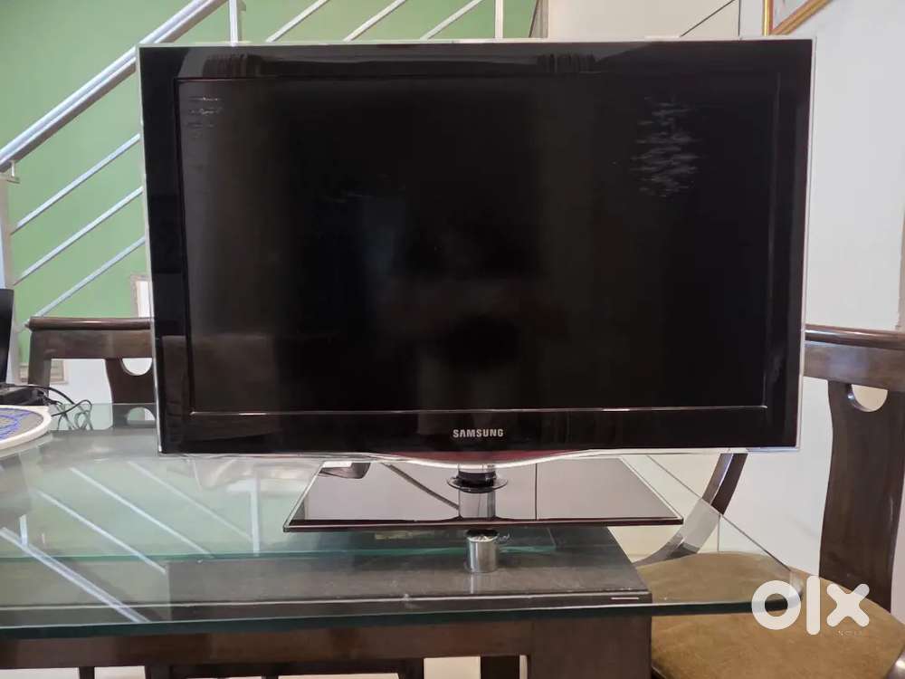 Samsung TV 32 inch LCD