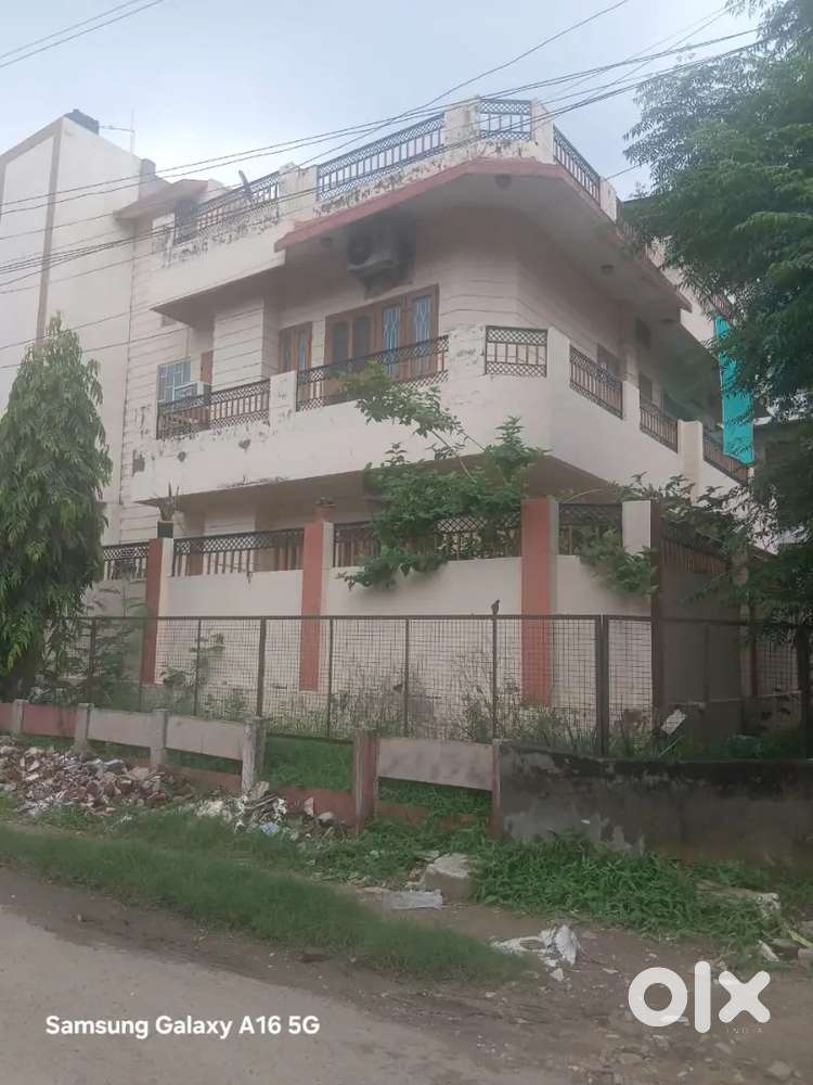 194.GAJ Southwest carner 40 foot 30 foot Road