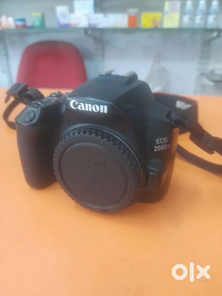Canon DSLR camera 200 mark II with kit lense and zoom lense,