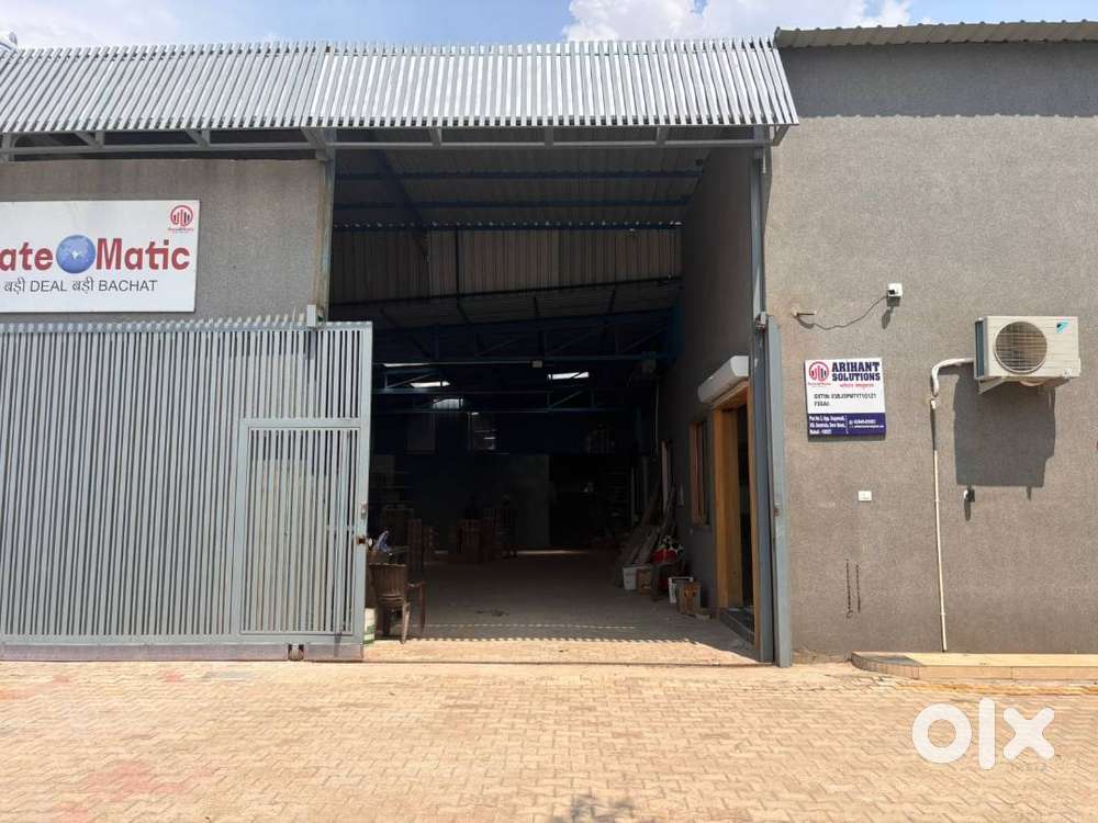 Female Anchor Cum Influencer