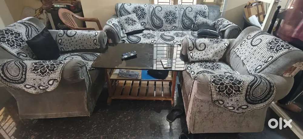 3 seater and 2 nos single sitter sofa