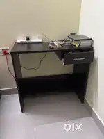 Table / desk (80cm x 40cm, h: 76cm)