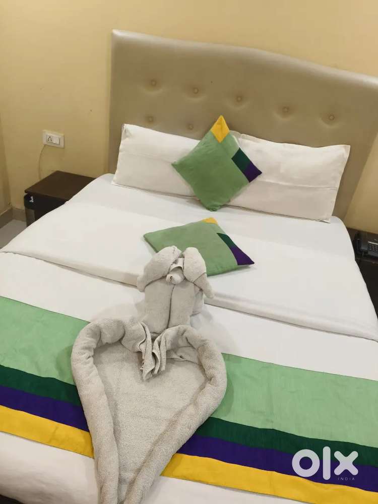 Housekeeping ka kam hai 9 ghante ki duty hai aaram Se apna Kam karo