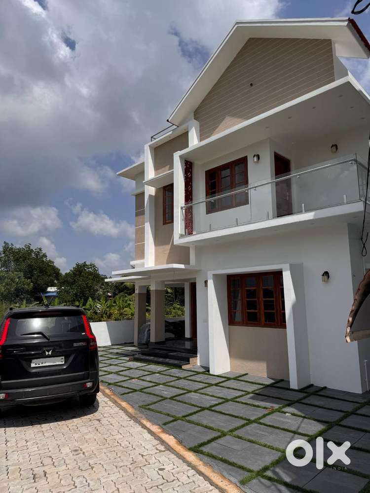 4.5 cents of plot with 2100 sqft 4 bhk  house for sale at Thrikkakkara