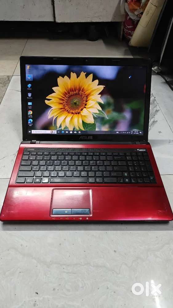 Asus laptop i5 8gb 500gb hdd 16inch webcam win10 charger all working