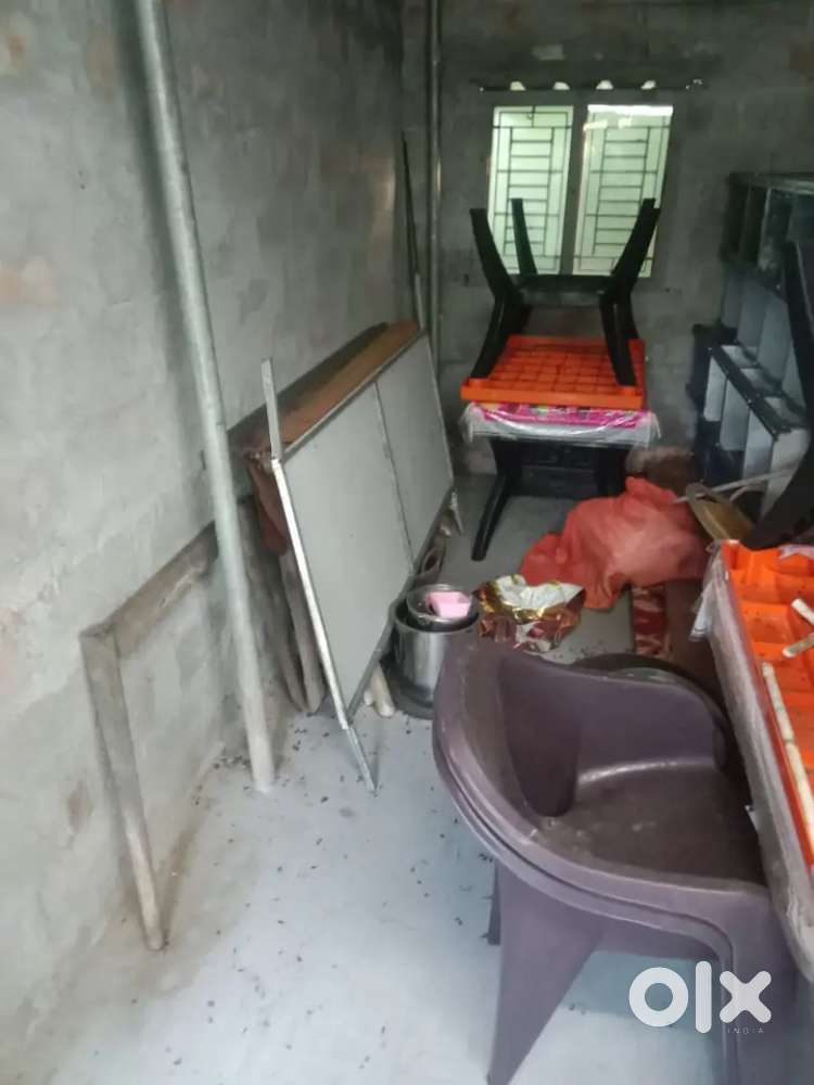 flywood sheets and five ceiling fans one month óld