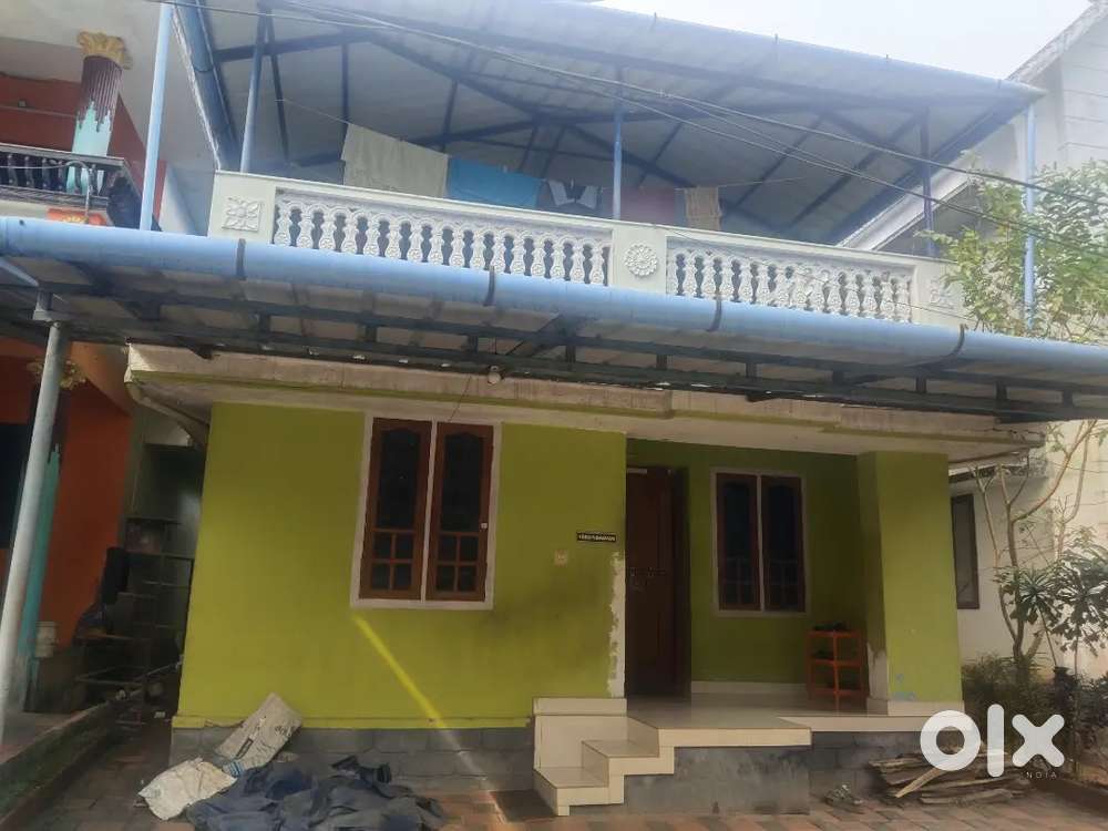 Thrissur kuttanallur near 4.50 cent plot old house for sale