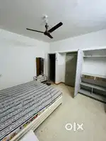 2flat mates needed