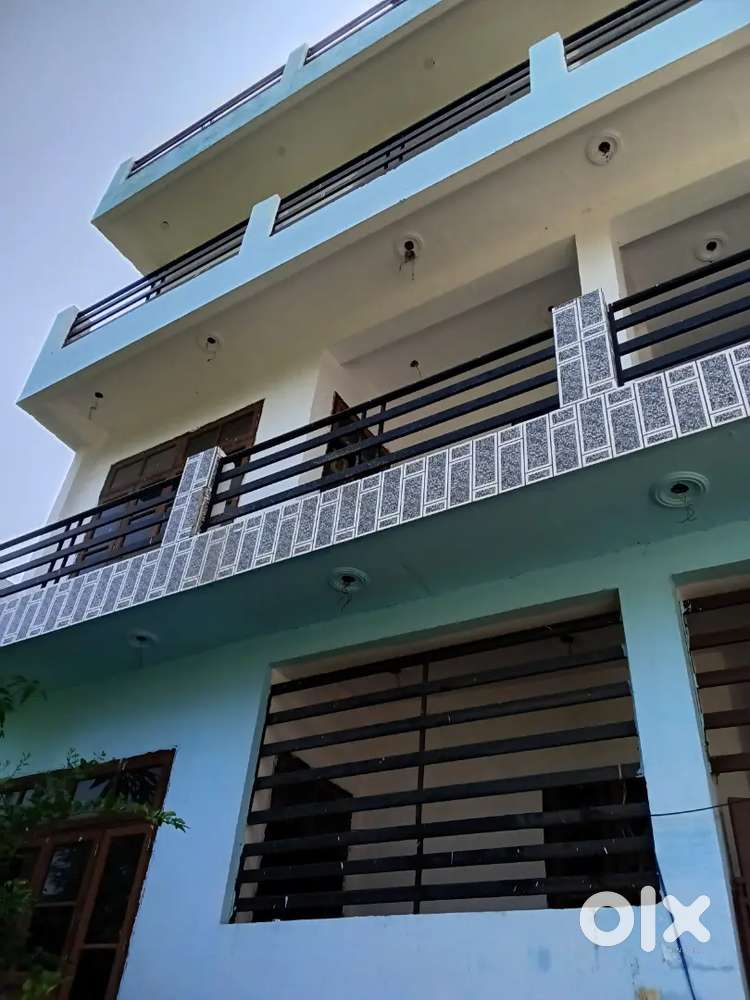 3 room set available  for rent in  takrohi Indira Nagar