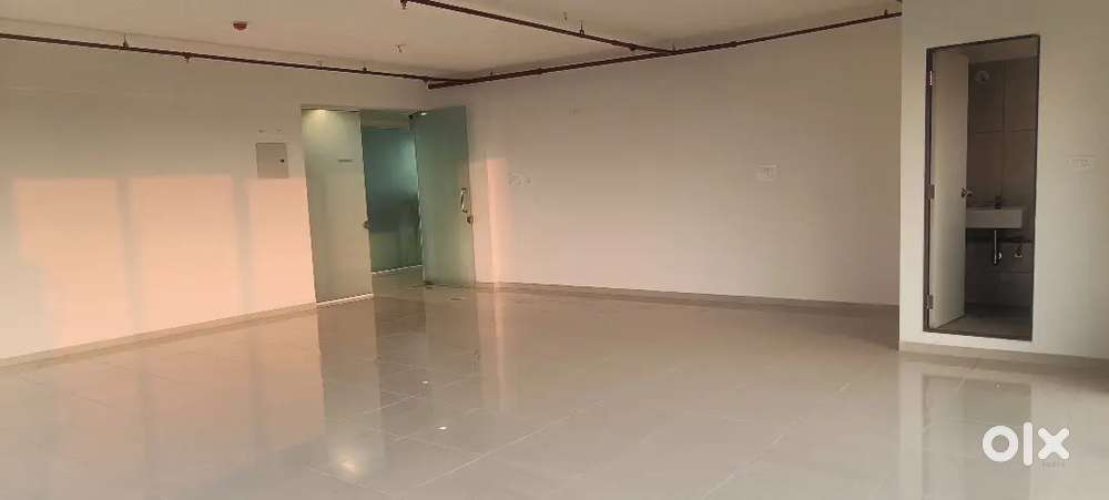 SPACIOUS CORNER OFFICE SPACE AVAILABLE FOR RENT